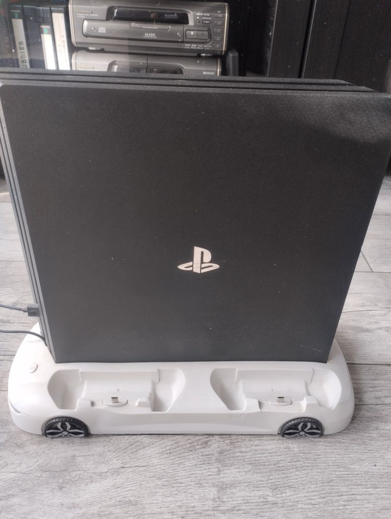 Sprzedam konsole Ps4 pro 1T z kamerką + VR