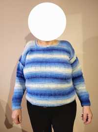 Wełniany sweter damski robiony ręcznie na drutach.