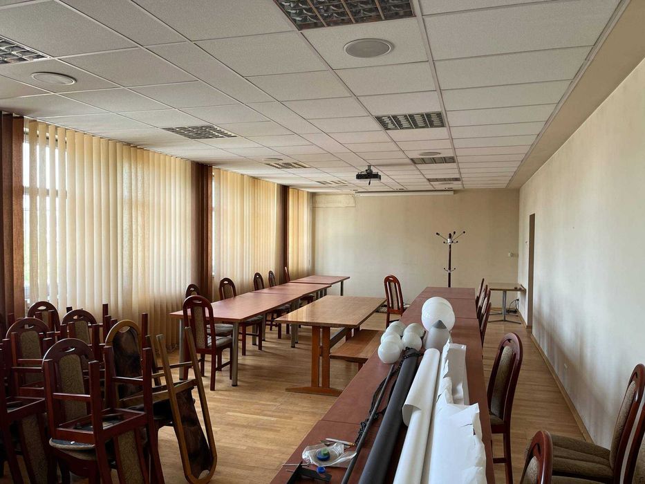 Nowa Huta ul. Mrozowa, ul. Ujastek 1, lokal - biuro 75 m2.