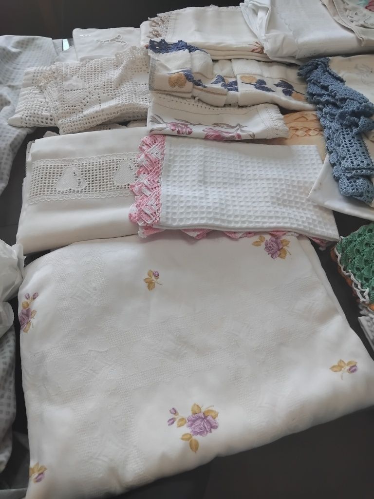 Peças bordadas, croché...