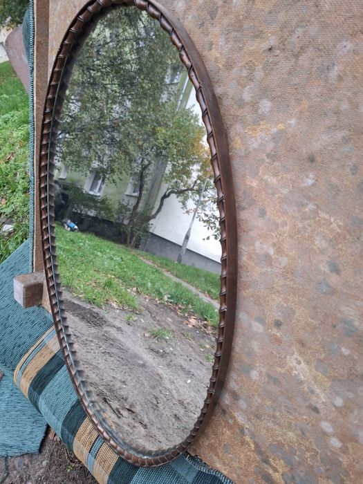 Lustro owalne w metalowej oprawie