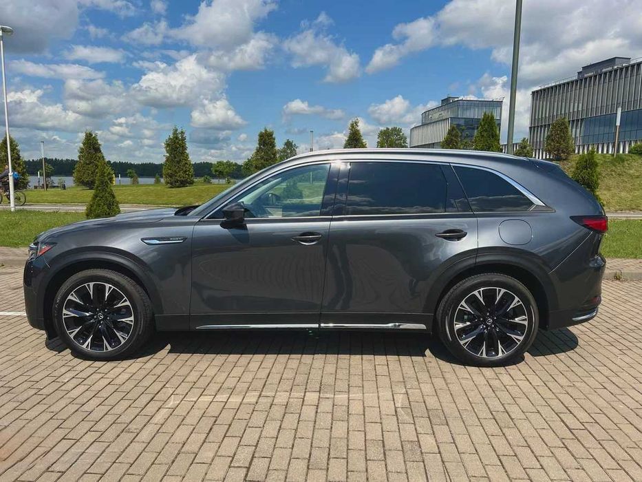 Mazda CX-90, 2023 року