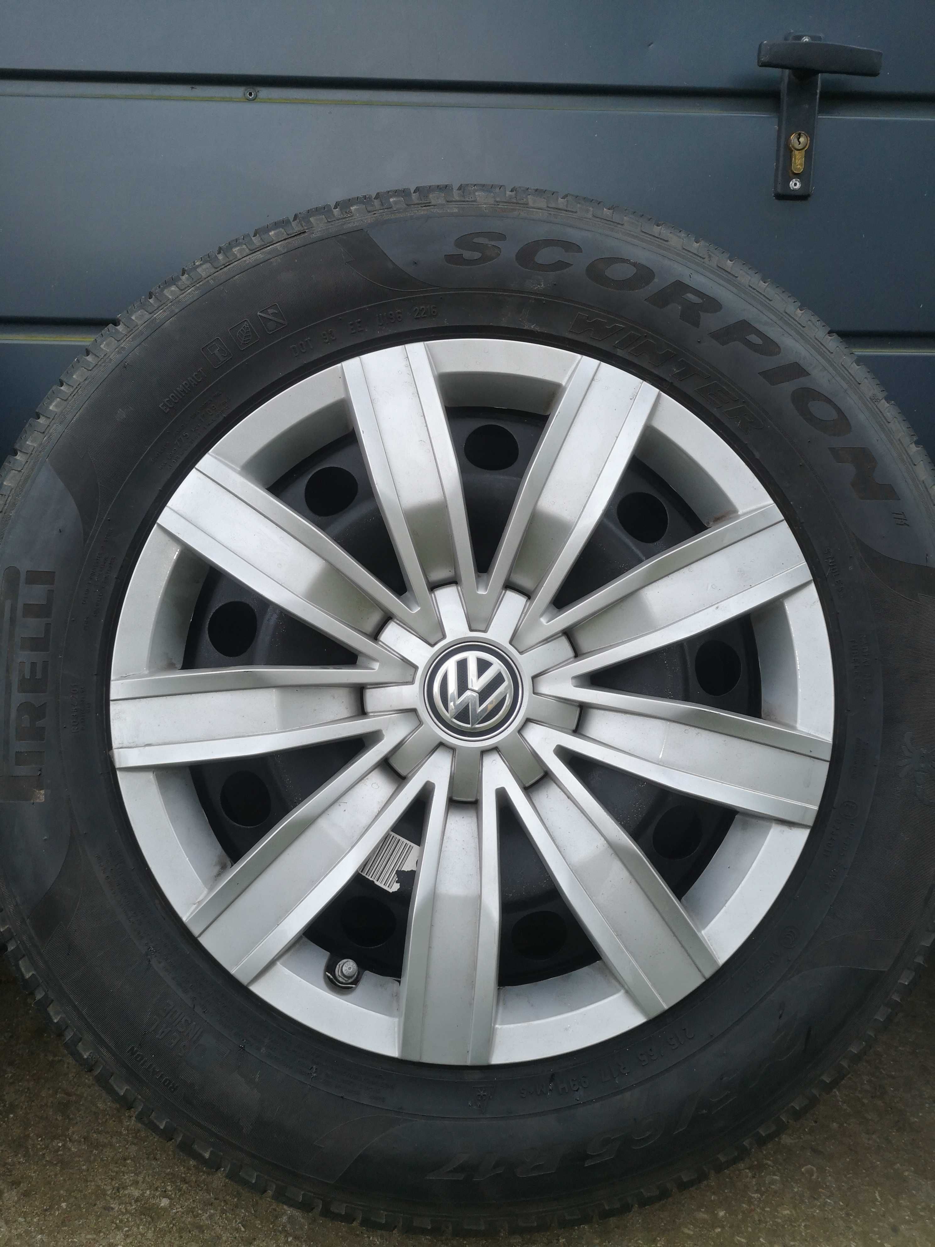 Koła z oponami Pirelli 215/65 R17  M+S  VW