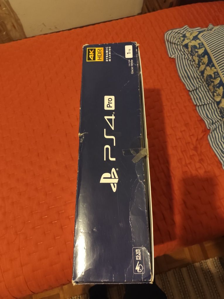 PS4 pro branca...