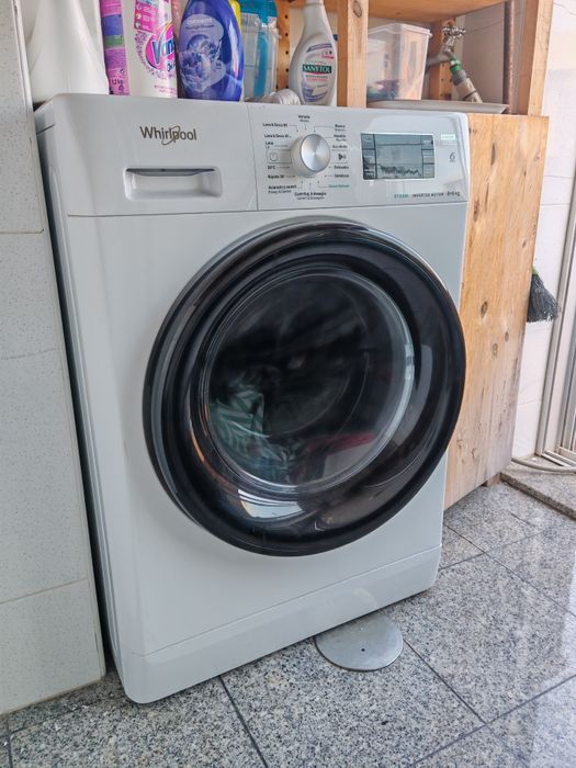 Maquina de lavar e secar roupa 8 + 6 Kg Whirlpool - como nova c garant
