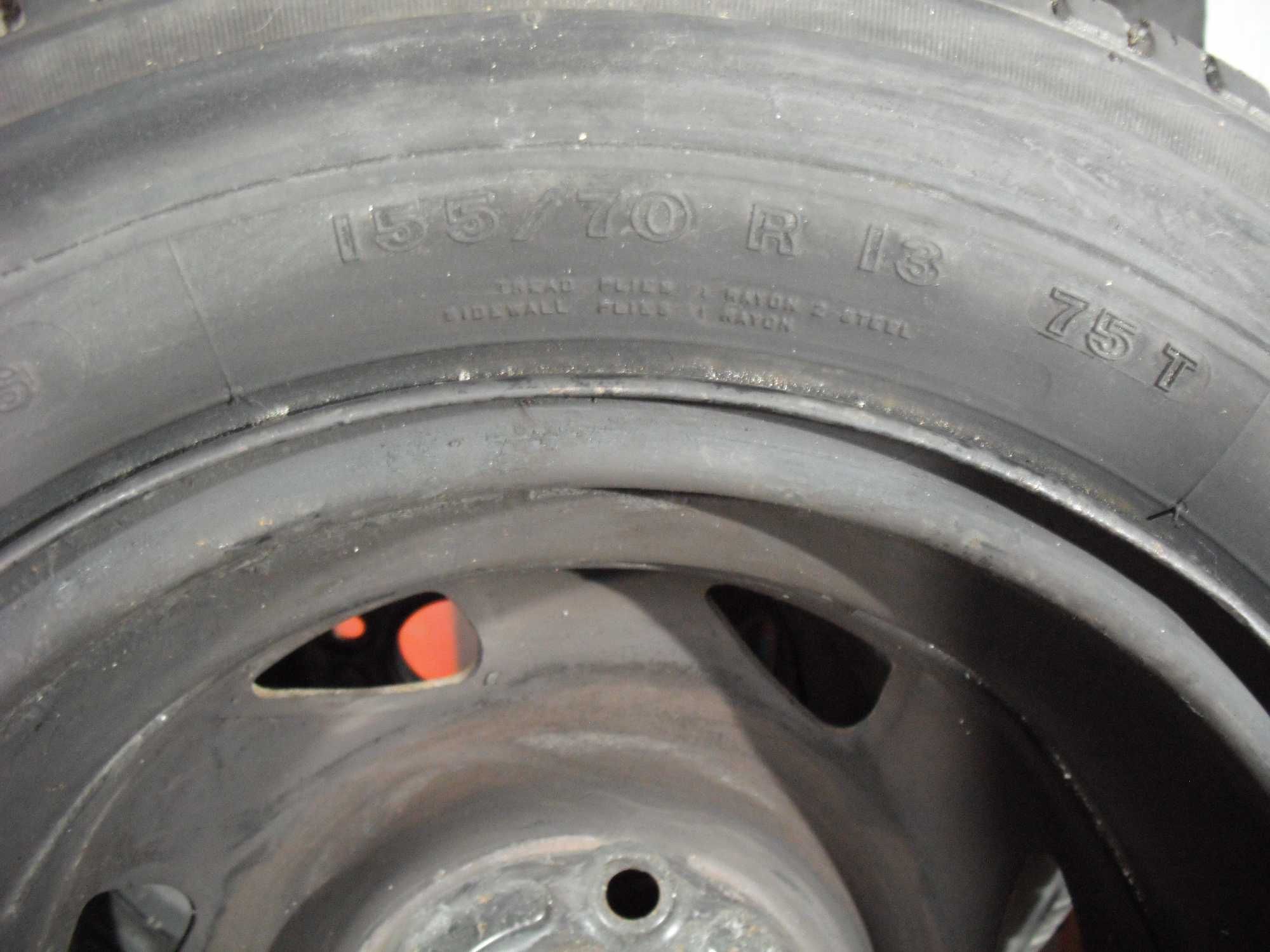 Vendo pneu 155/70  R13 da Michelin e Firestone