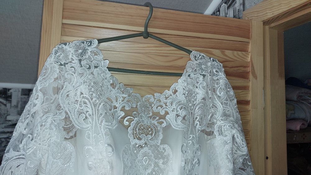 Продам весільну сукню
