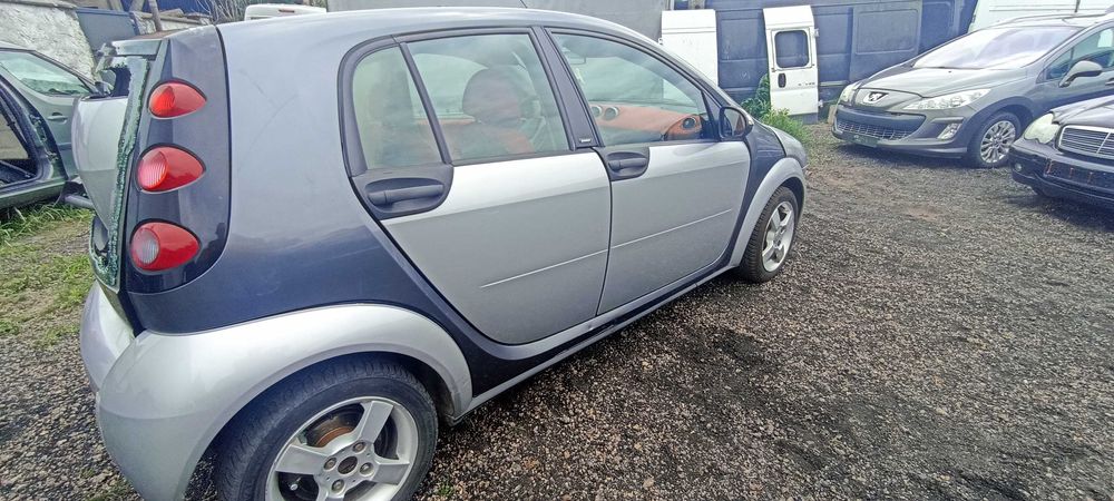 Zderzak przód przedni grill  Smart Forfour 454 1.1  eb5 eas środek
