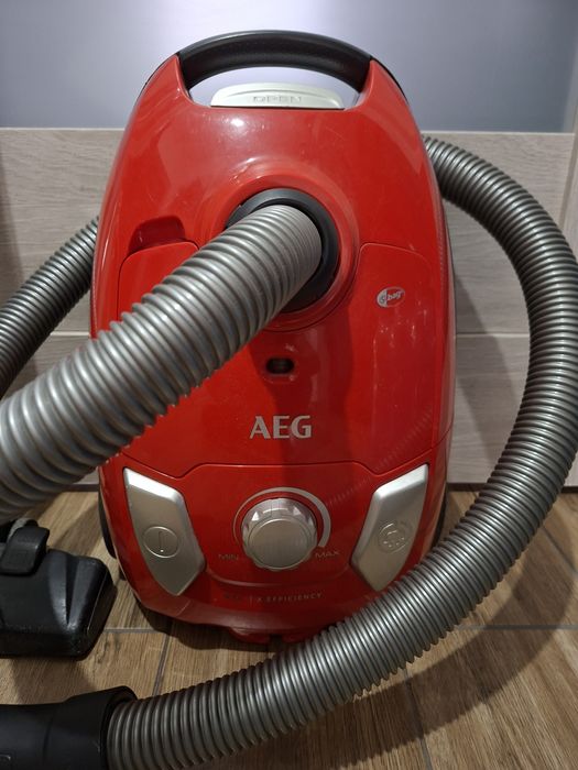 Odkurzacz workowy AEG