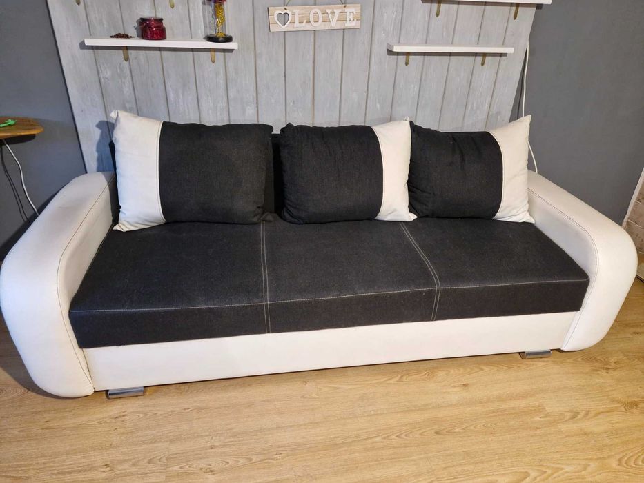 Sofa rozkładana 3 osobowa z poduszkami