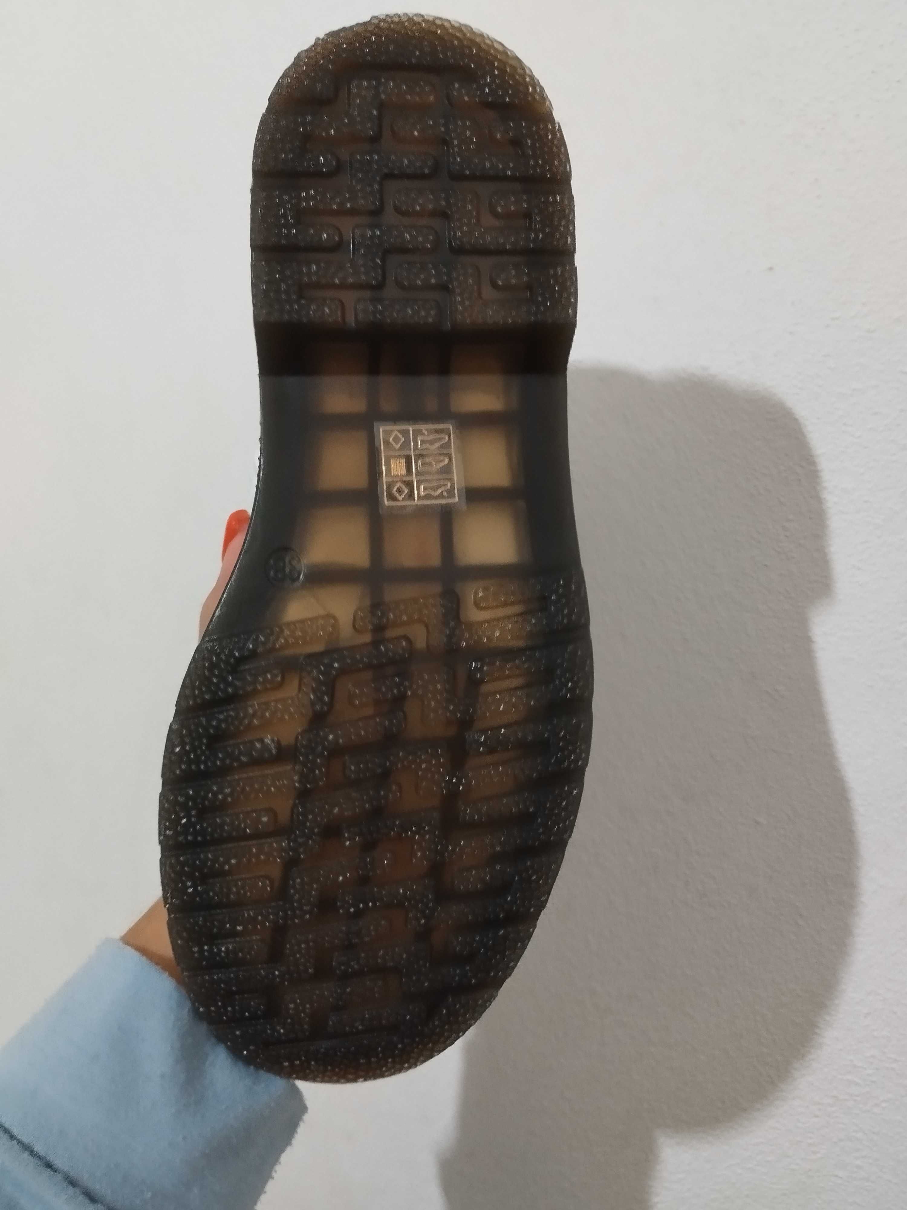 Botas militares brancas novas