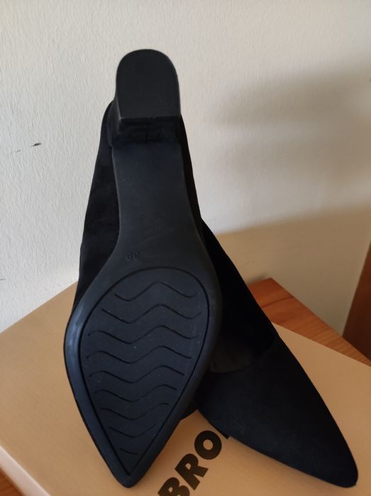 Sapatos em pele NOVOS