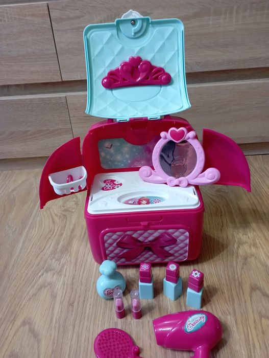 Трюмо для дівчинки в чемодані ( салон краси)