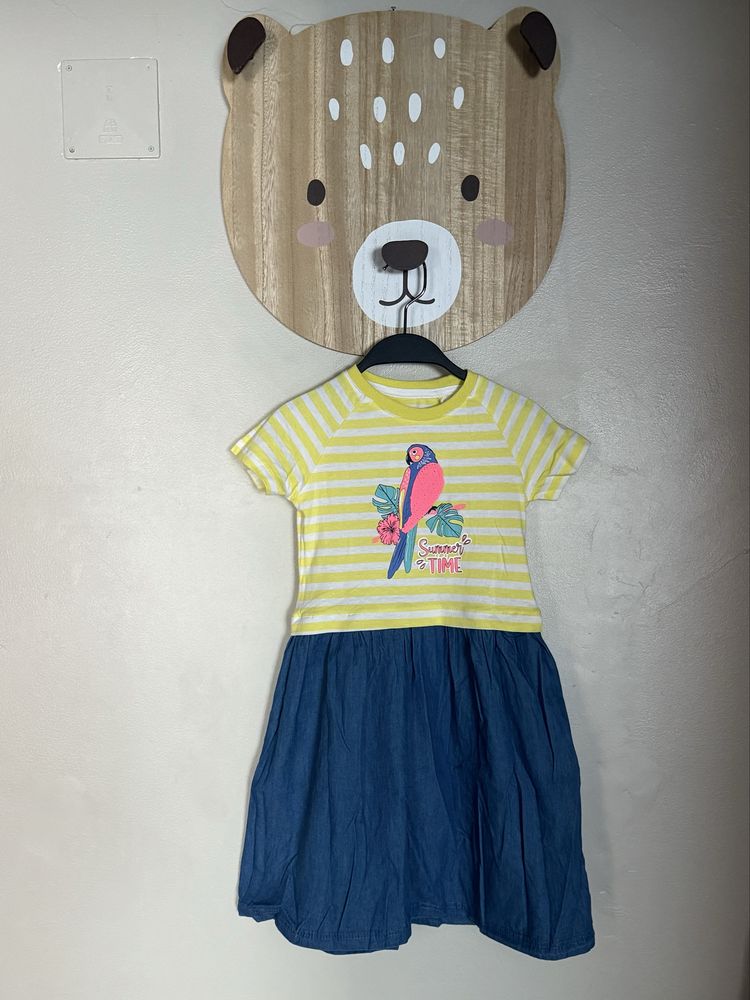 vestido combinado para menina com saia de ganga contrastante