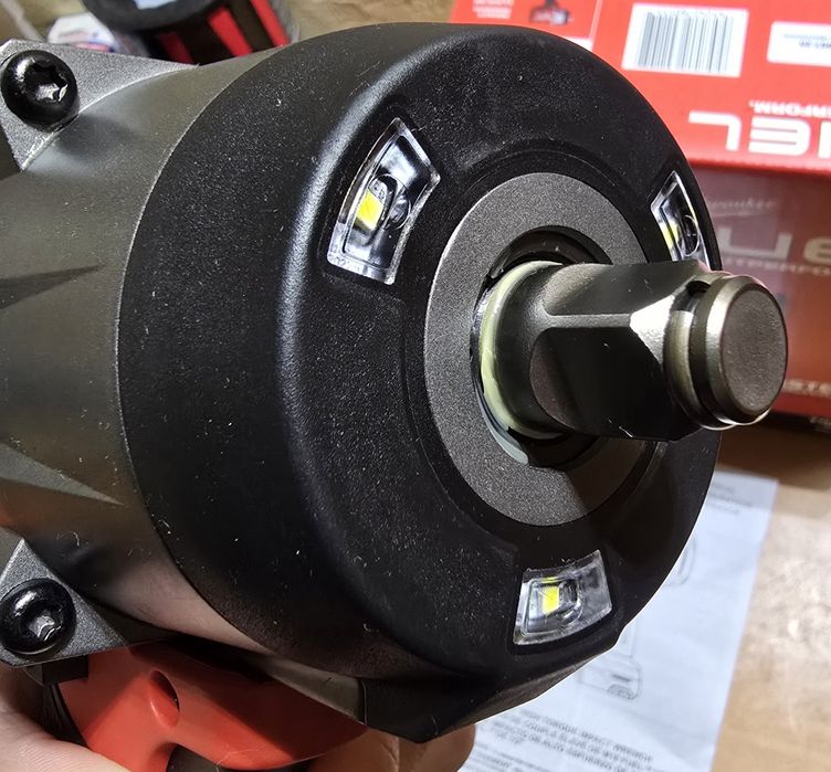 Milwaukee m18 2967-20 квадрат 1/2 крутний момент 2200нм .