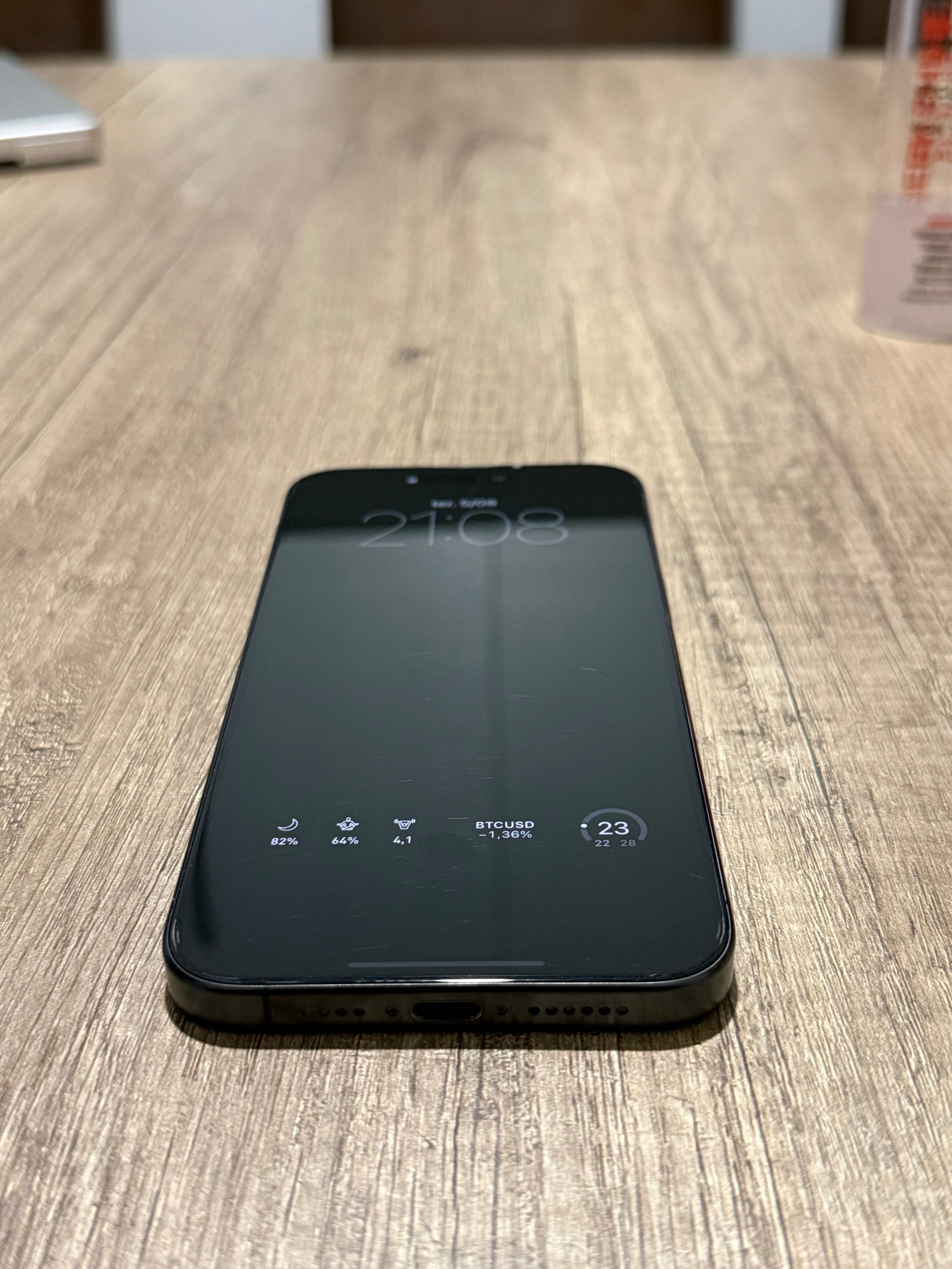iPhone 15 Pro Max 256GB — Titânio Escuro — Como novo, com garantia