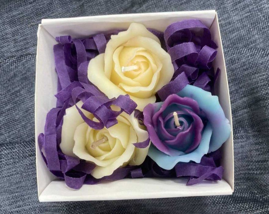 Свічки, подарунки.