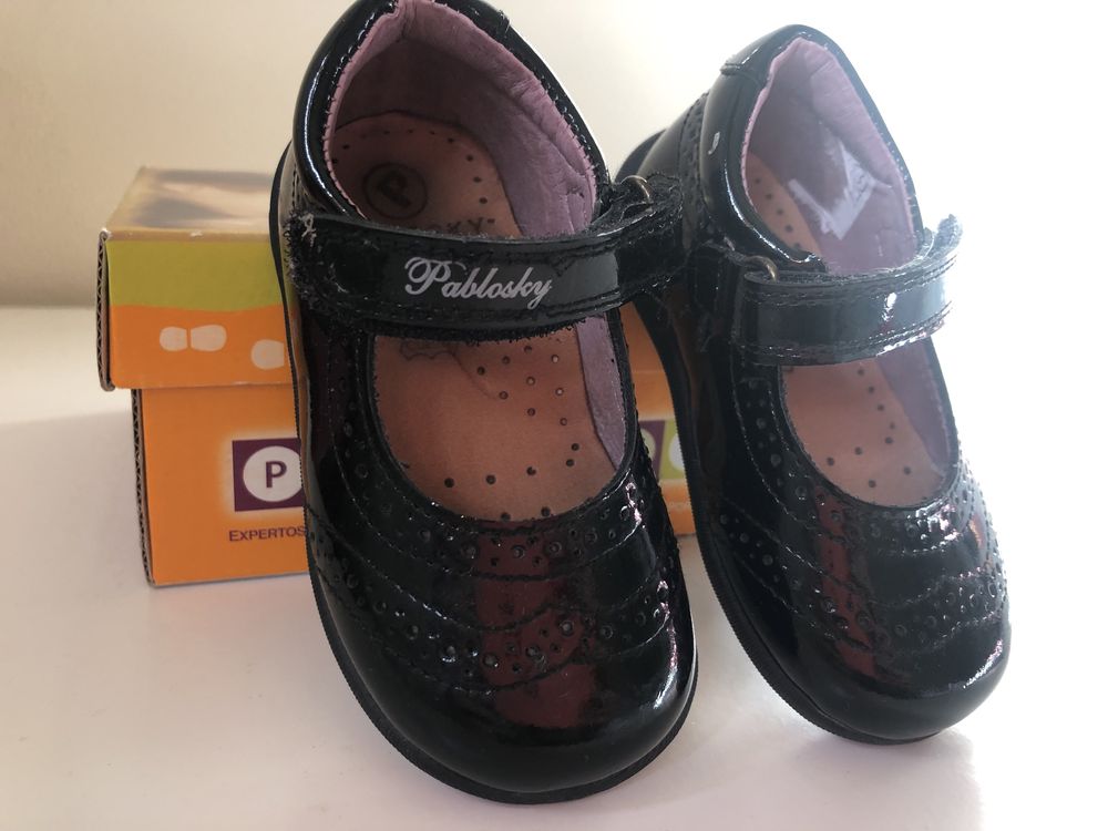 sapatos da Pablosky em verniz e pele