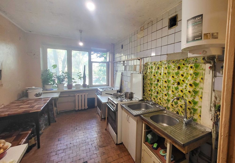 Продаж КІМНАТИ (13,4 кв. м) вул. Фільтрова, буд.2, 3-й поверх, торг.