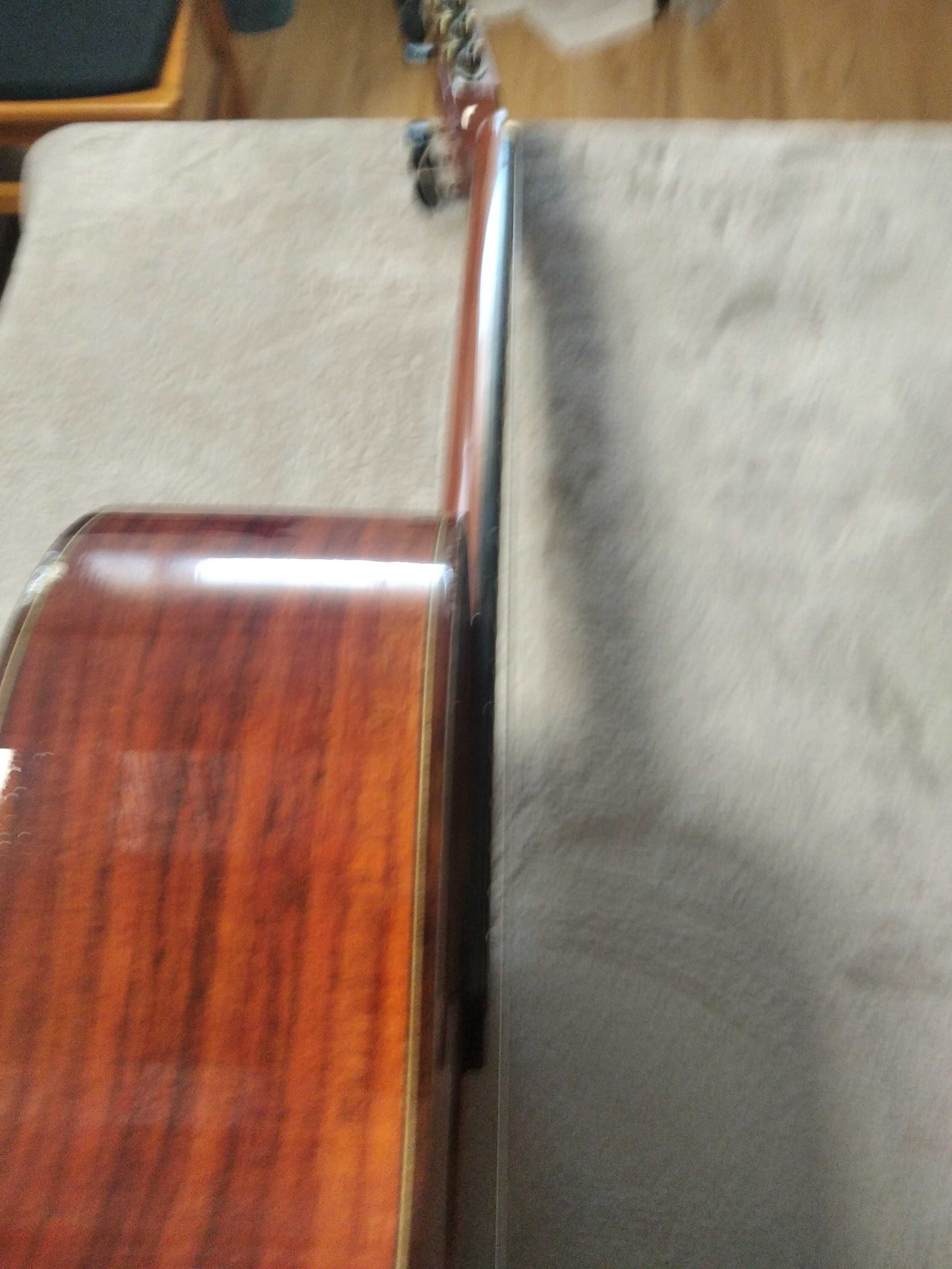 Guitarra Fabrico Nacional “Antônio Pinto Carvalho” 8C Madeiras nobres.