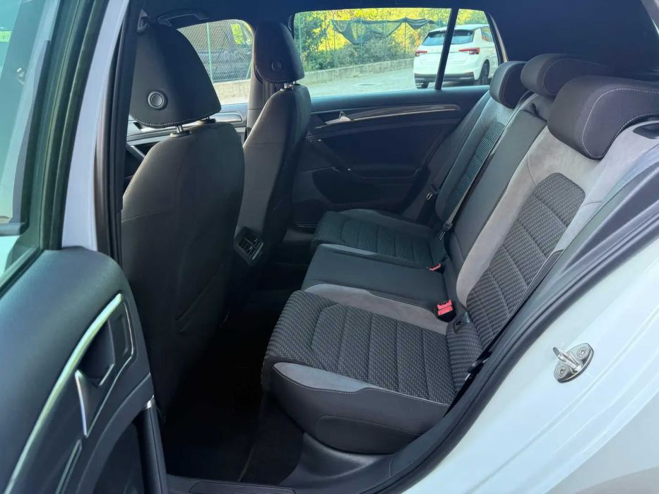 Volkswagen Golf      2018