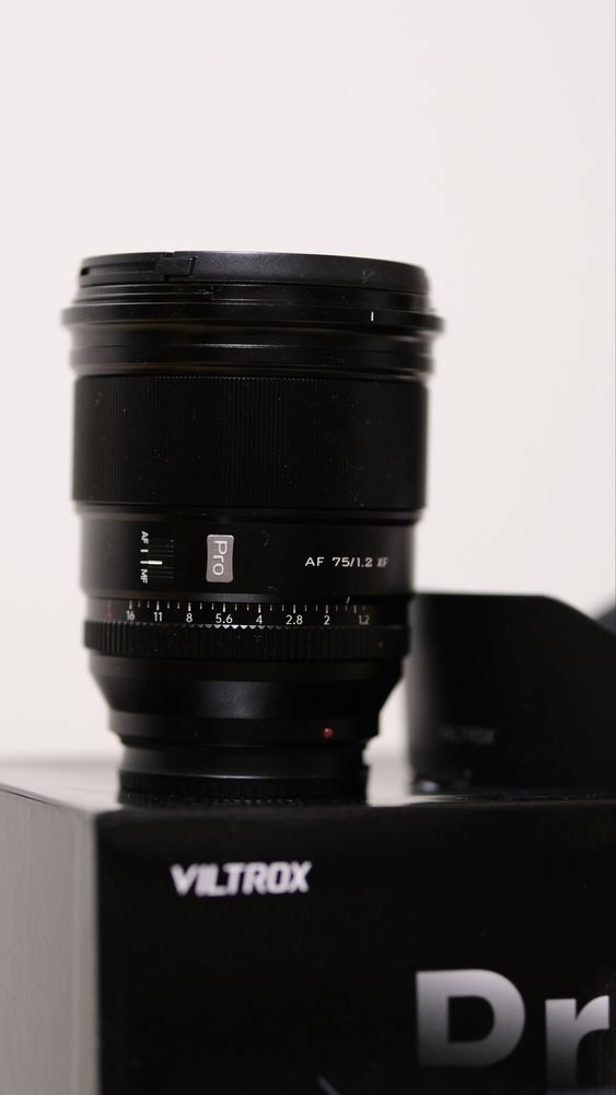 Обʼєктив Viltrox 75 mm f1.2 Pro для Fujifilm