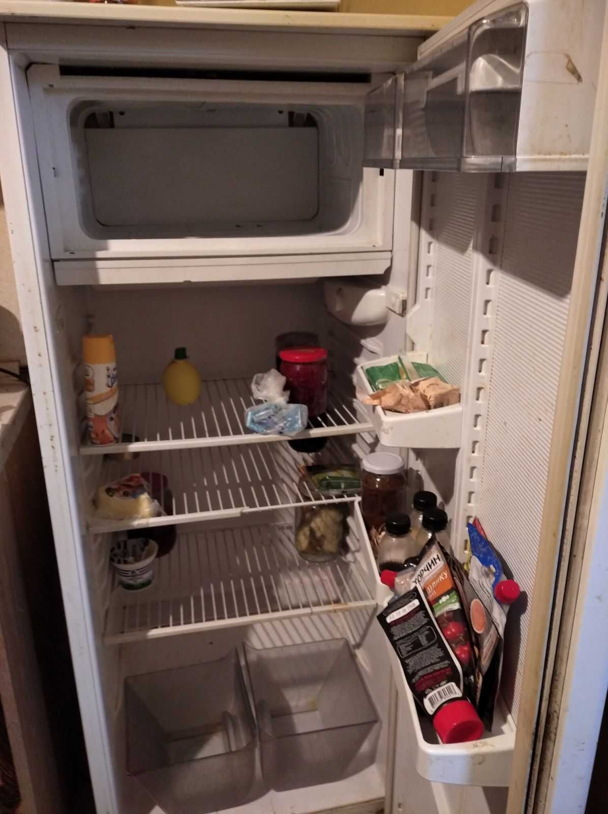 продається холодильник Атлант