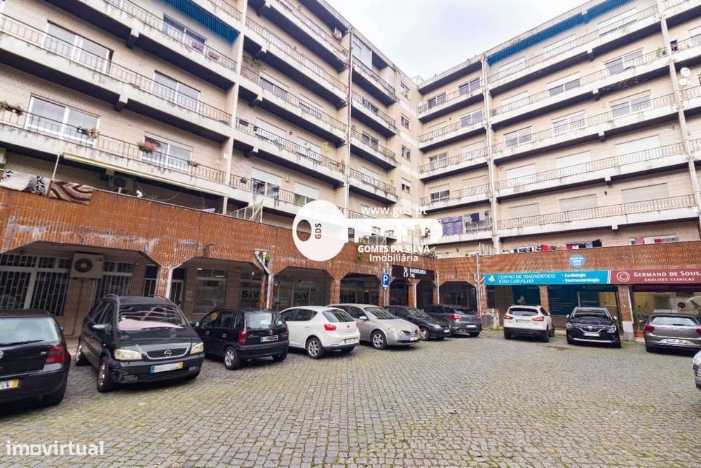 Apartamento T5 com 3 Casas de Banho no Centro de Braga – Ideal para In