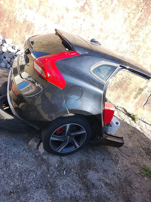 Vendo traseira de Volvo