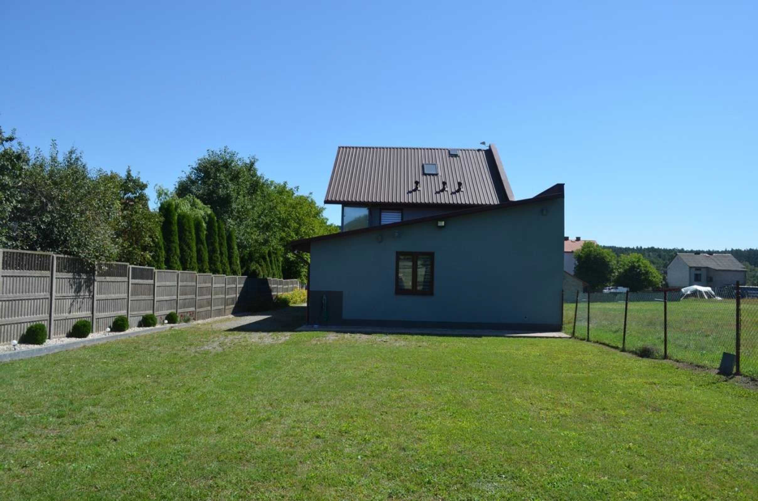 Syndyk sprzeda nieruchomość zabudowaną 2 domami w zabudowie szeregowej
