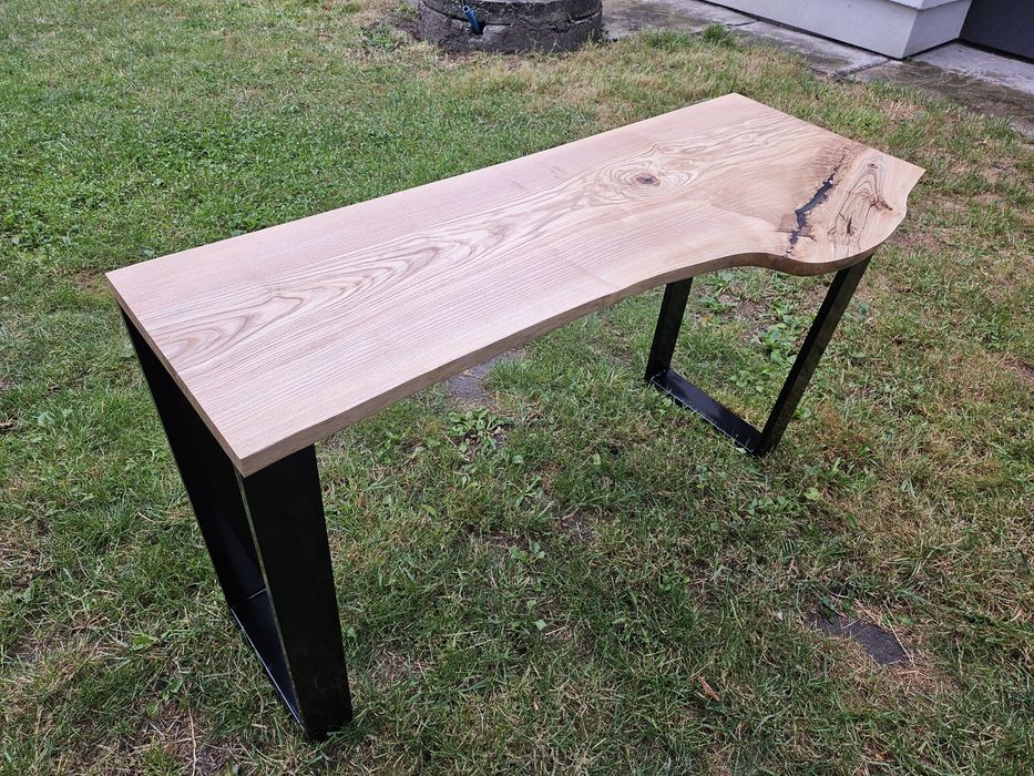 Biurko loftowe z litego drewna z żywicą