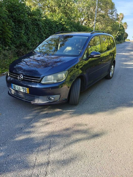Volkswagen Touran 1.6 TDI (2011)  - Econômica e Espaçosa
