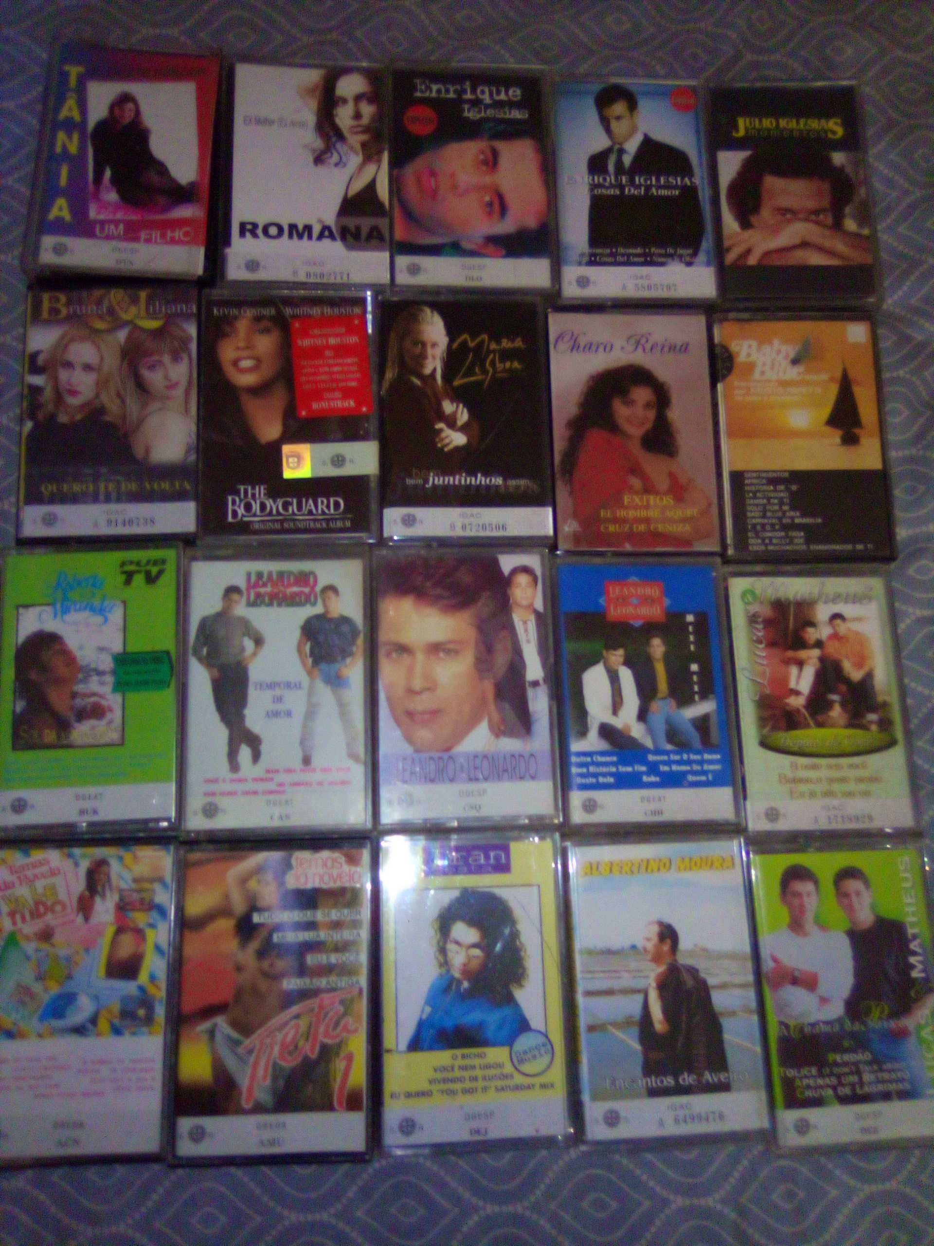 casetes de musicas variadas antigas nacionais e estrangeiras