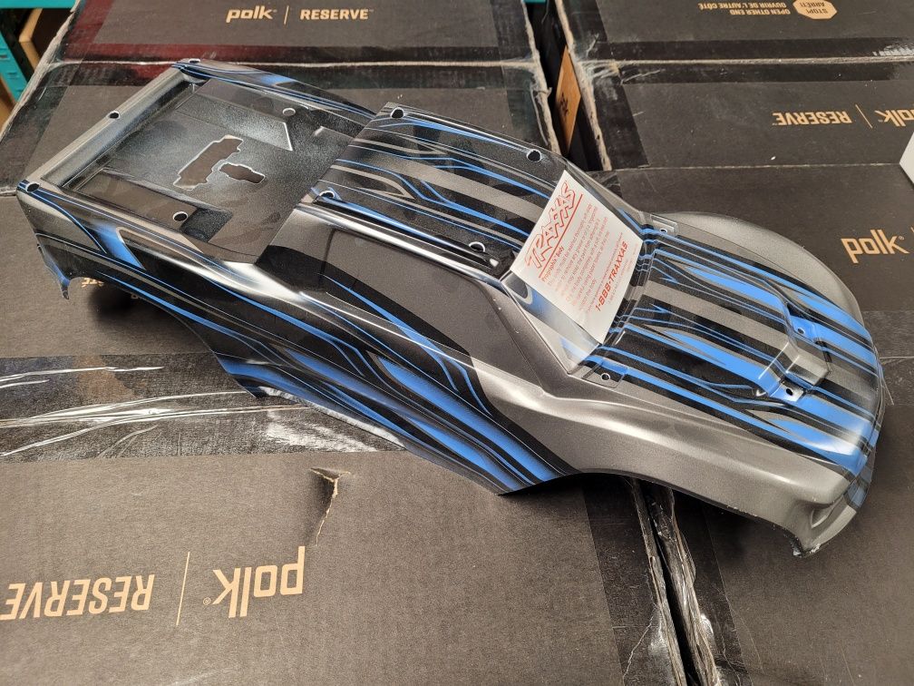 Nowa obudowa Traxxas Maxx v1