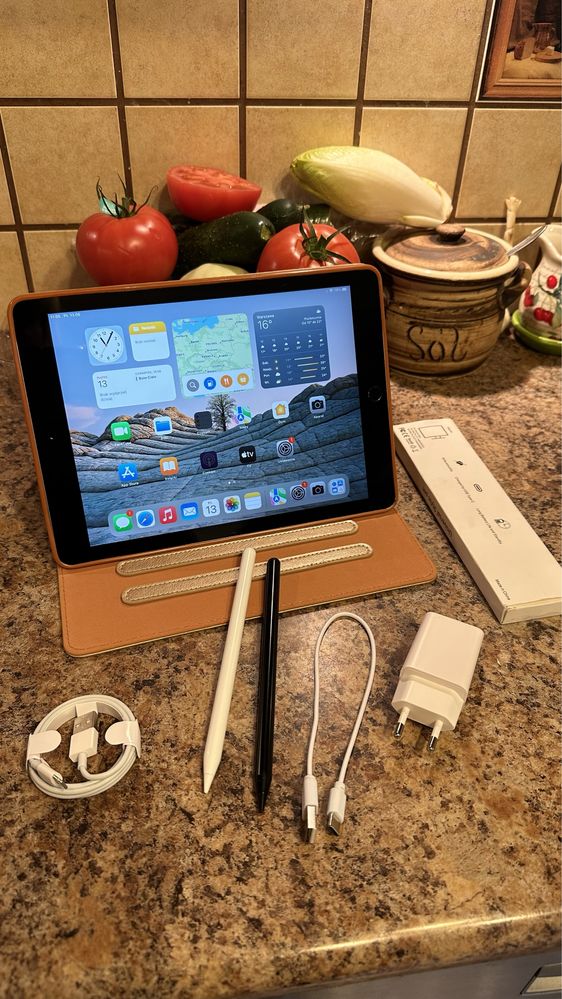 Tablet iPad Apple + NOWY RYSIK + nowe etui - cały zestaw