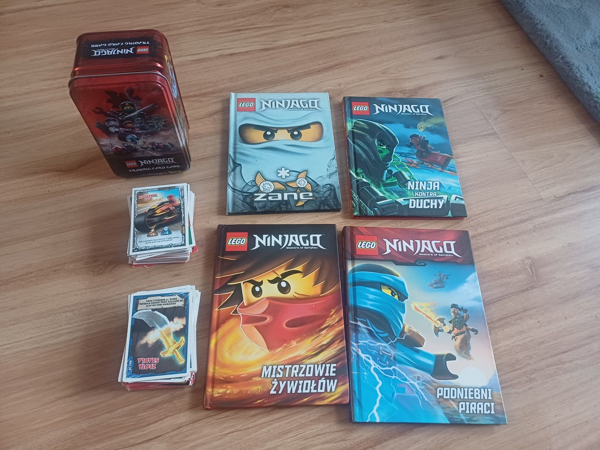 Książki i karty Ninjago