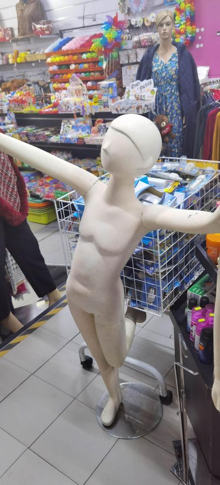 Manequim de crianca branco