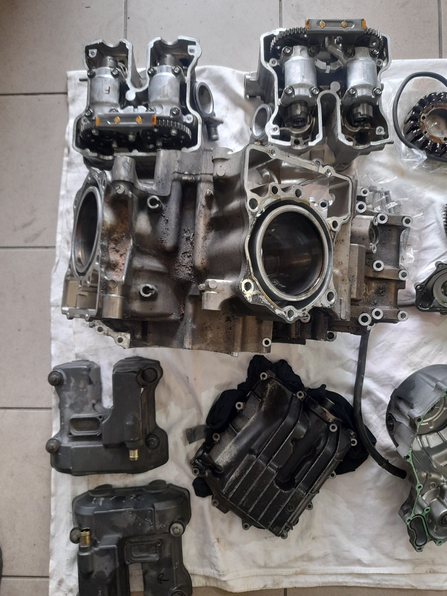 VTR 1000 Silnik wał skrzynia sprzęgło rozrusznik tłok koło głowica