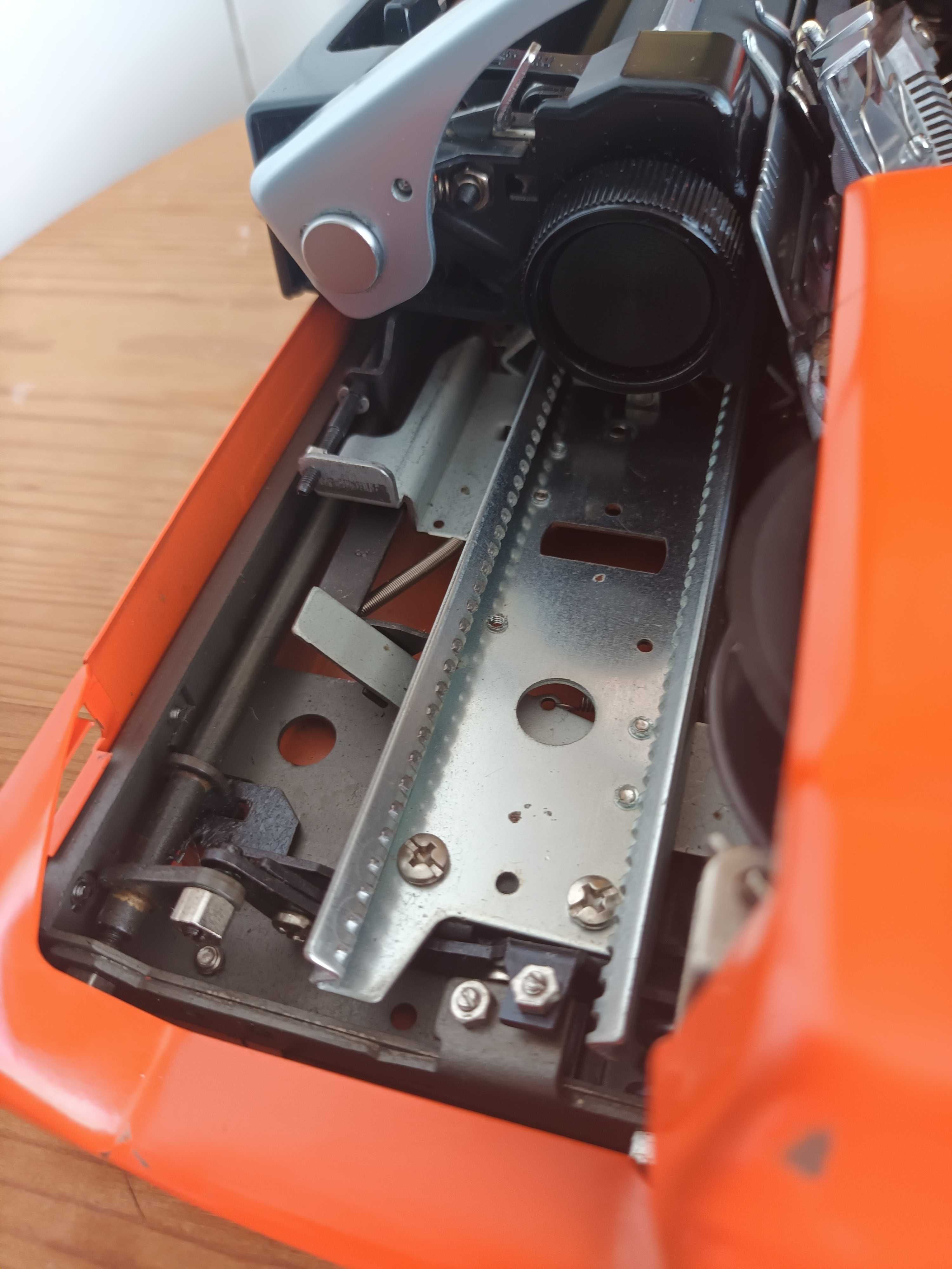 Máquina de escrever Brother 210 laranja
