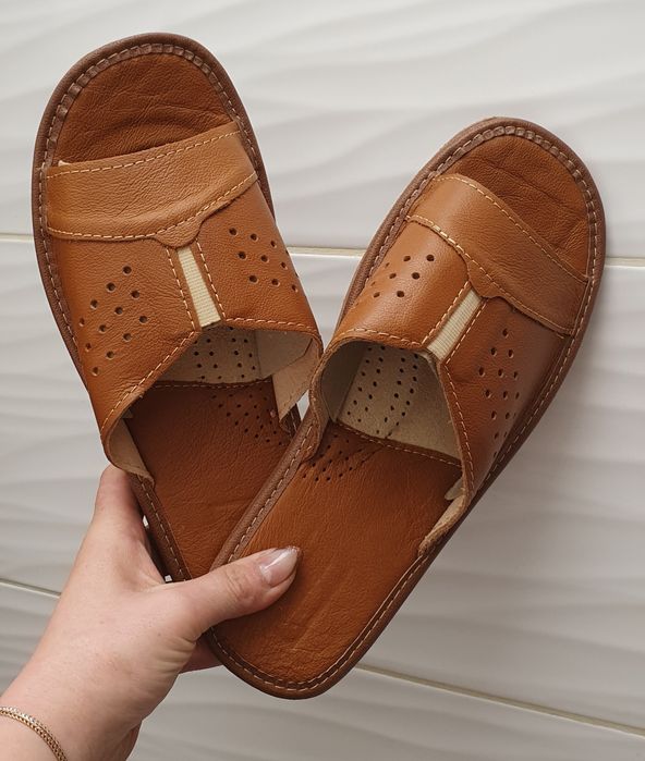 Kapcie laczki pantofle skórzane skóra naturalna 42 brązowe z gumką