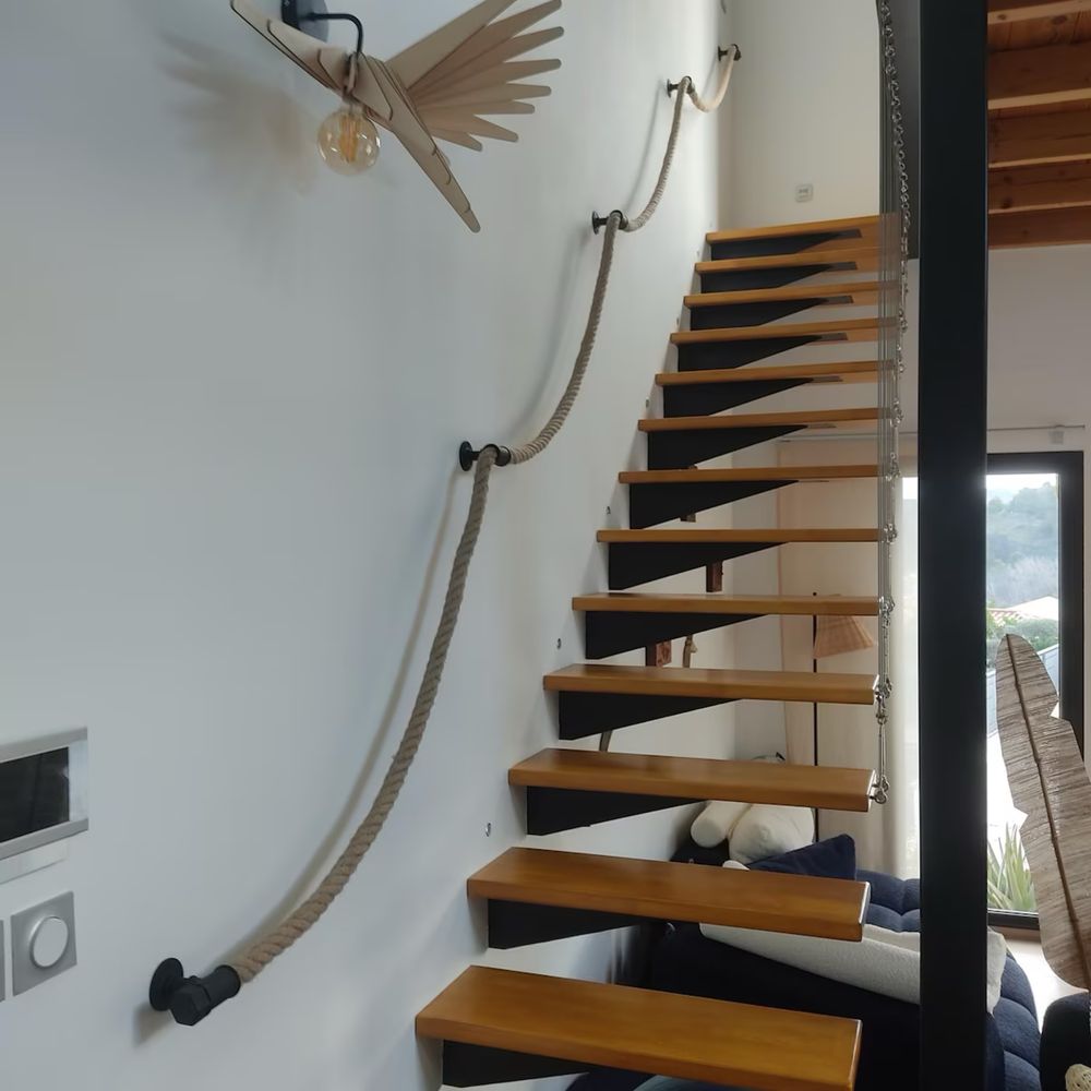Balustrada z liny jutowej w stylu loft