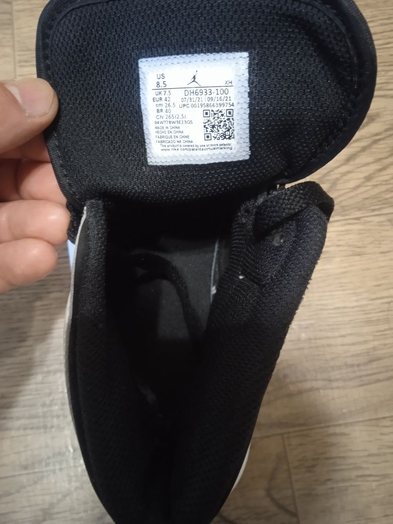 Чоловічі кросівки Air Jordan 1 Mid SE White/Black