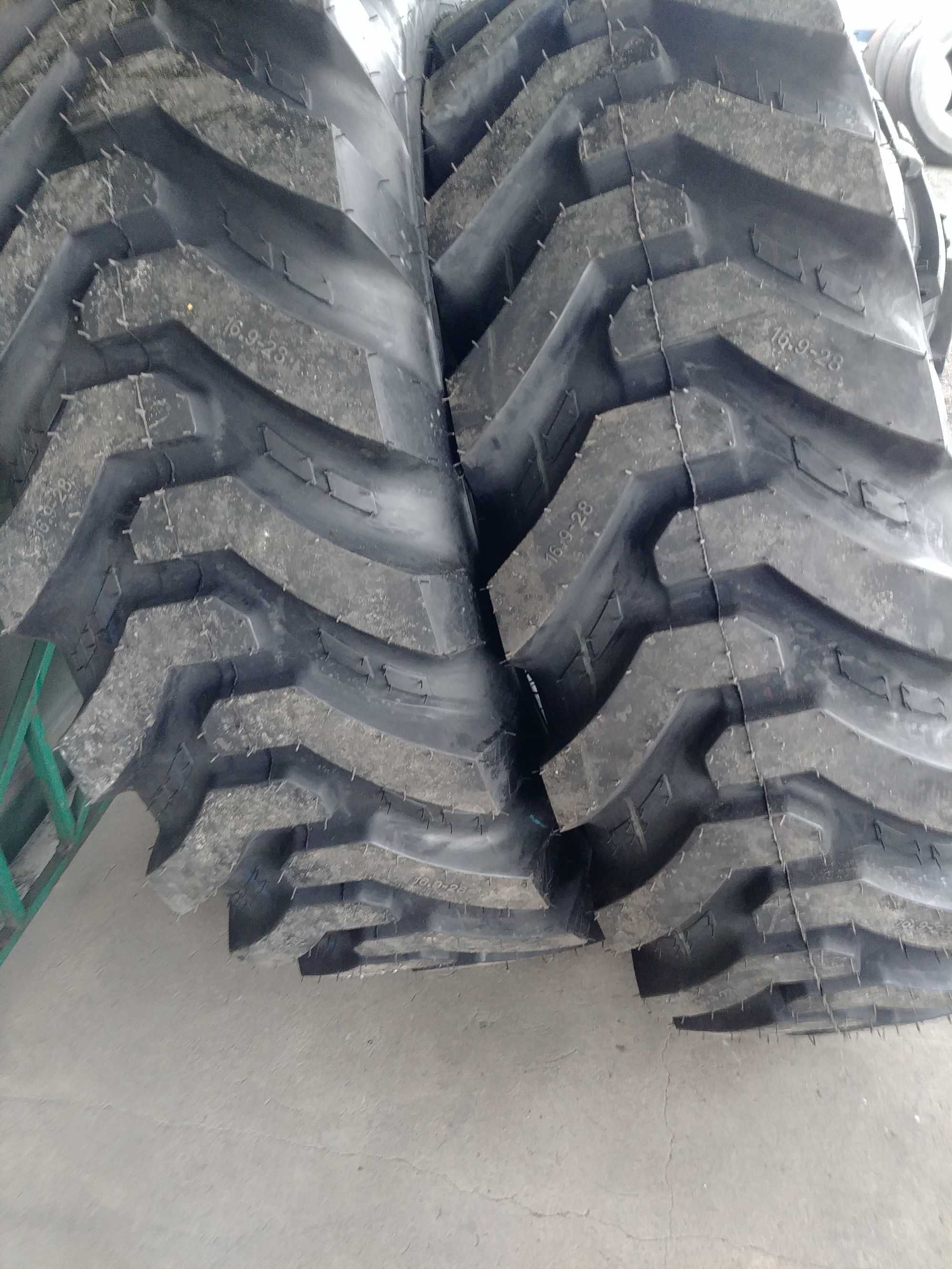Nowe opony do koparko-ładowarki 16.9-28 MTU 430 12PR, przemysłowe