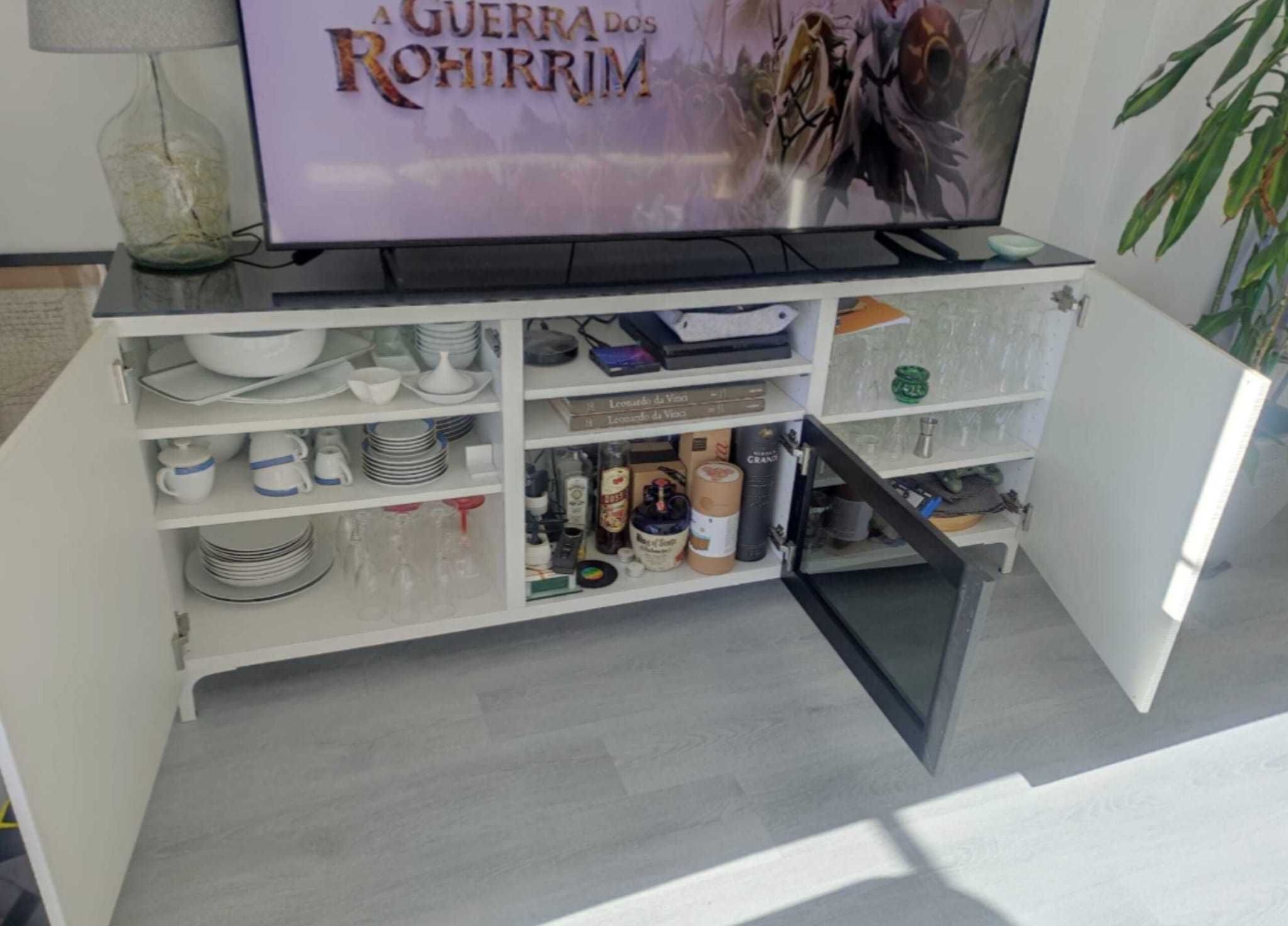 Móvel TV Ikea BESTA c/ Tampo em Vidro