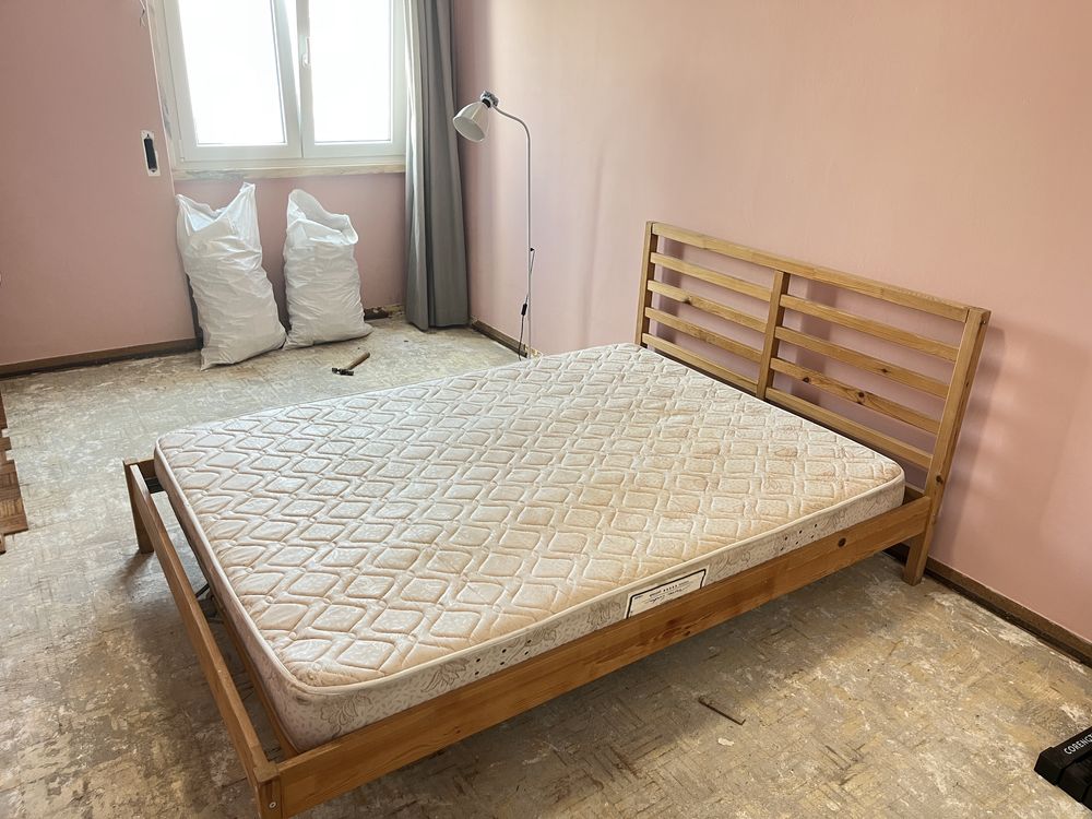 Cama de casal com colchão (mdeira maciça)