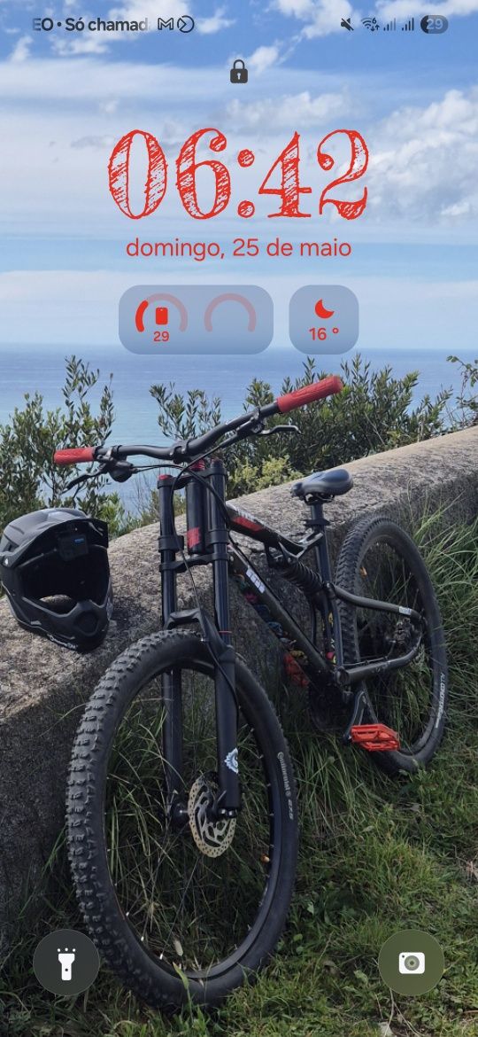 Bicicleta estilo downhill