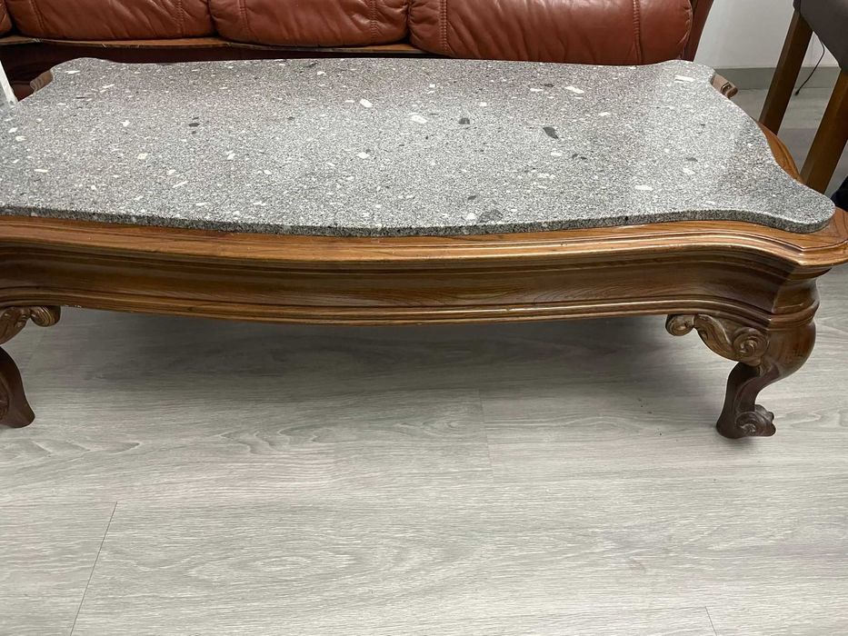 Mesa de Sala de madeira com granito
