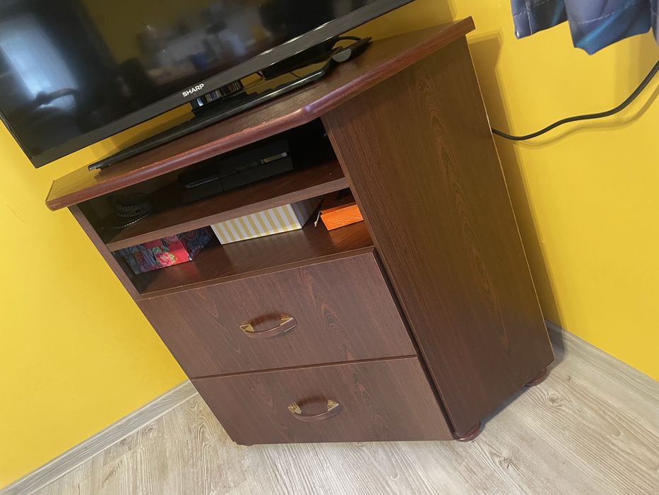 Stolik pod TV rogowy 50 zł