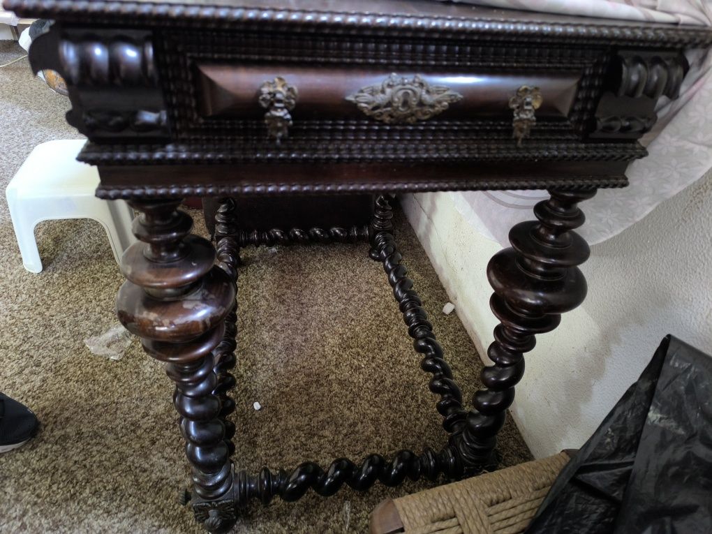 Mesa estilo Império com 2 gavetas