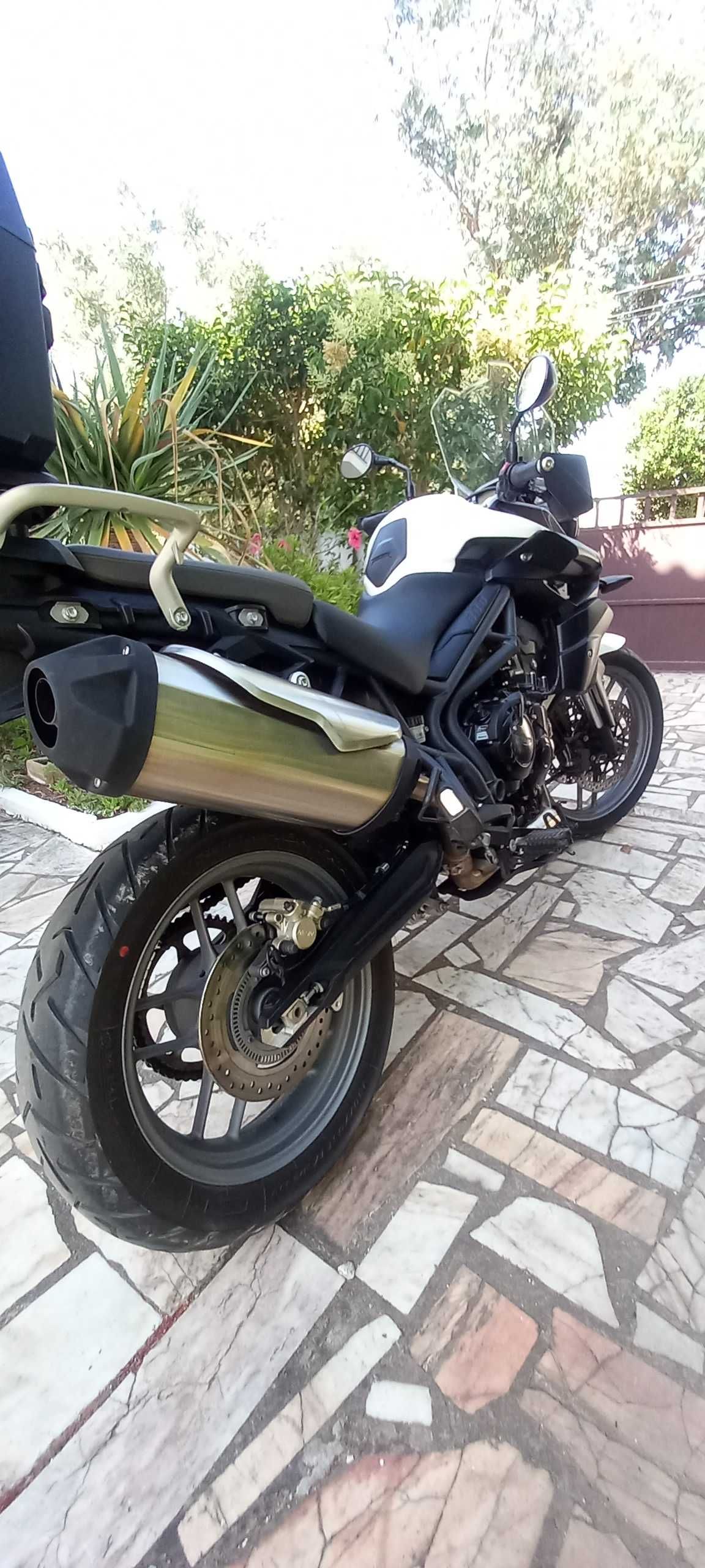 Triumph Tiger 800